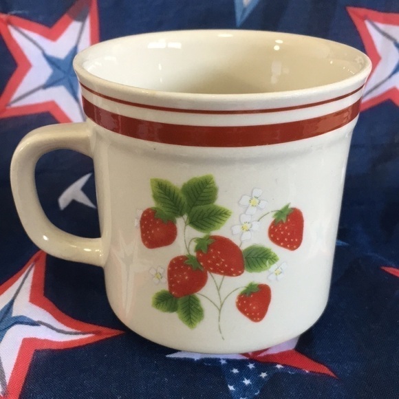 Vintage Fujistone Berries 8493 Small Coffee Cup - Picture 3 of 5